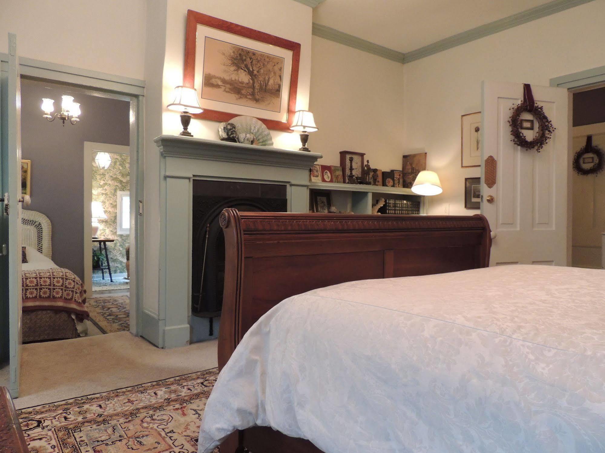 1868 Magnolia House Inn Lexington Exteriör bild